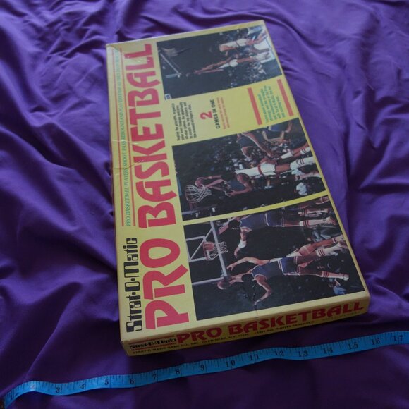 Vintage 1981 Strat-O-Magic Pro Basketball with Larry Bird & Magic Johnson - Picture 3 of 16